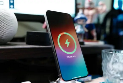澄城苹果15换屏服务分享用什么充电器给iPhone15充电更好 